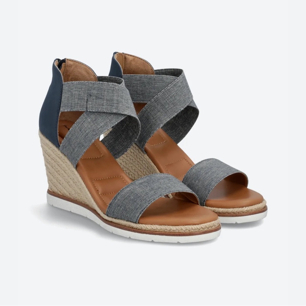 NIB 9.5 ME TOO SHOES
Gilly Elastic Wedge $90 chambray